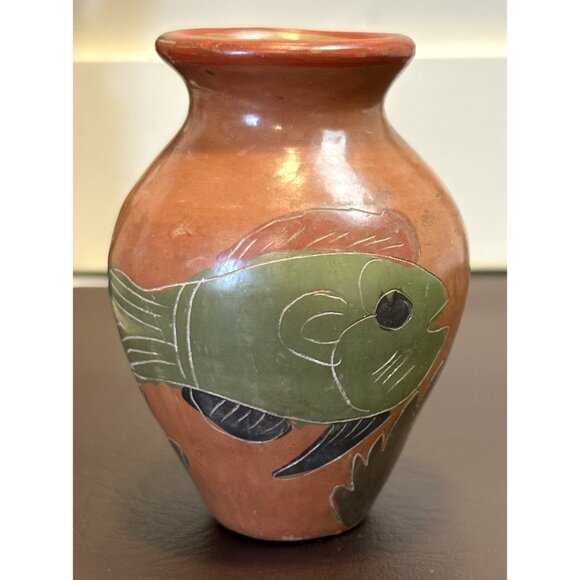 Clay Pottery Nicaraguan Vase With Fish Design Artisan - Picture 1 of 8